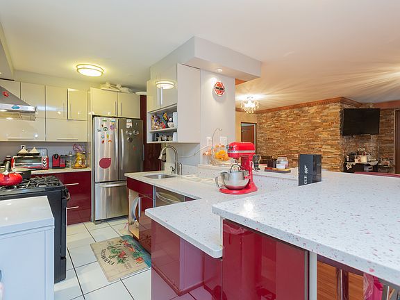 5th image of 61-35 98th St #5J