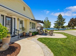 95 Lane 216 Hamilton Lk, Hamilton, IN 46742