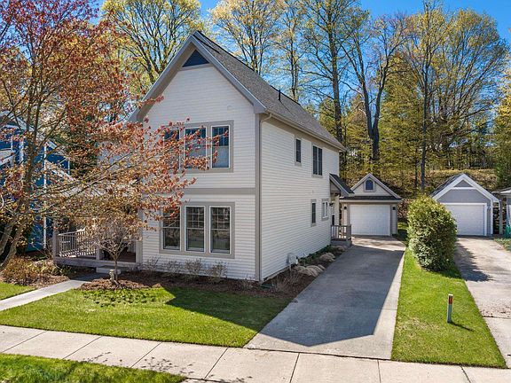 2nd image of 707 Lake Park Dr
