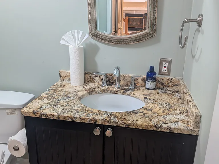 11908 Matthews Ct — Photo 30