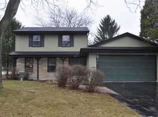 205 Parkview Ct, Pewaukee, WI 53072