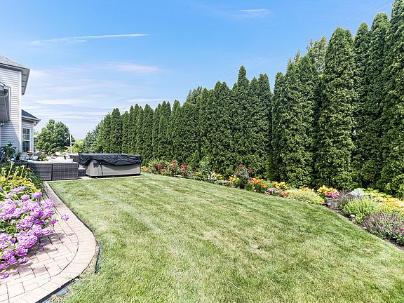 3rd image of 16305 Riverwood Dr