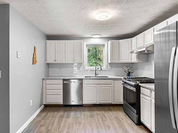 5th image of 30 Hartwell Brook Drive