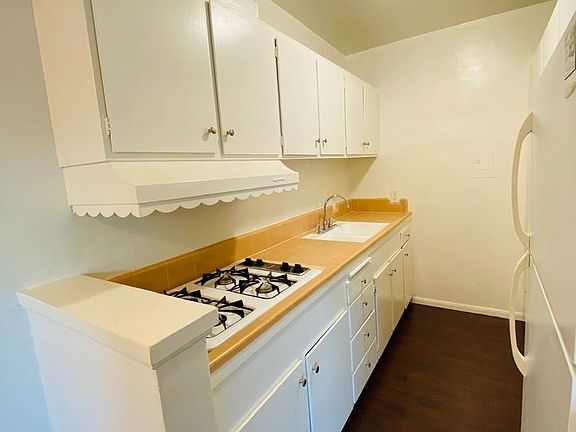 2nd image of 1335 N Poinsettia Pl APT 7