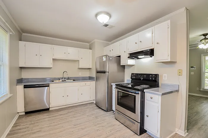 1033 Dawson Dr — Photo 7