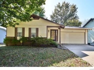 2316 Cedar Lake Dr, Maryland Heights, MO 63043