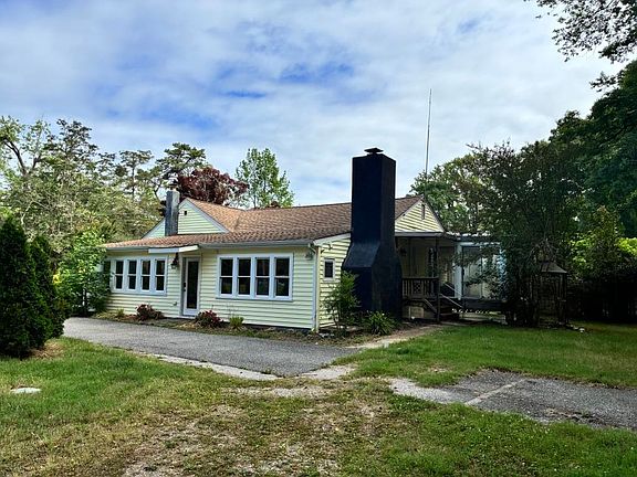 2nd image of 713-715 Shunpike Rd