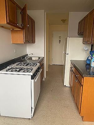 3rd image of 910 Thieriot Ave APT 6B