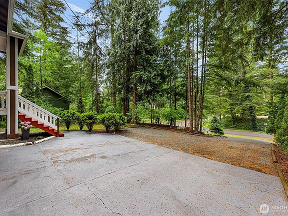 4th image of 1961 Clear Valley Drive
