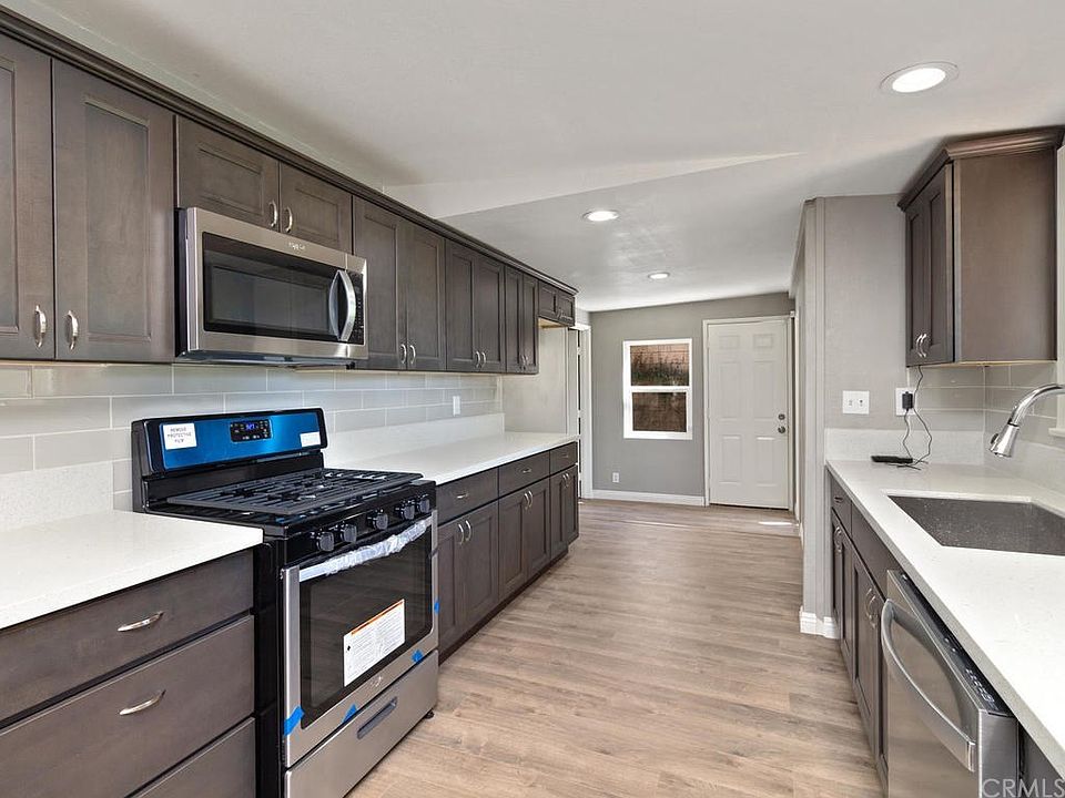1st image of 42120 Acacia Ave