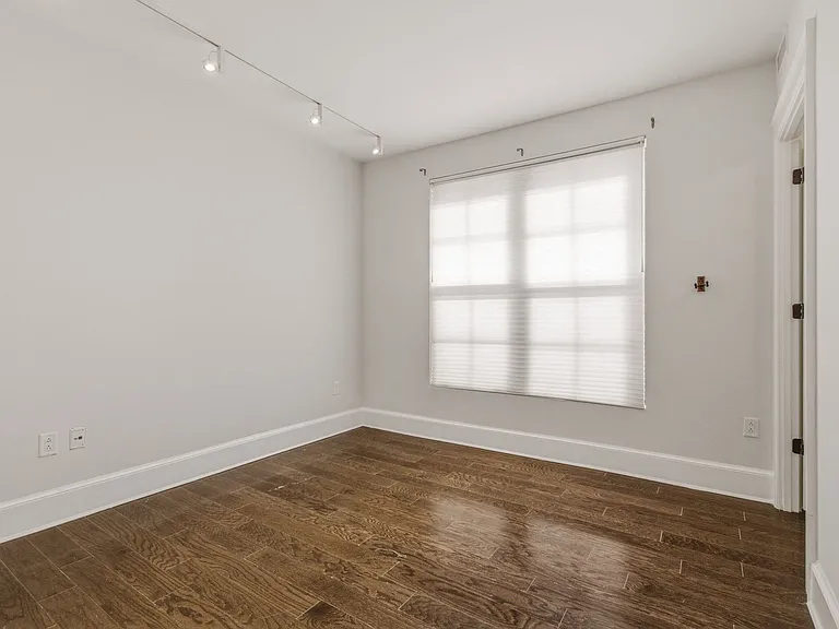 1011 M St NW #504 — Photo 18