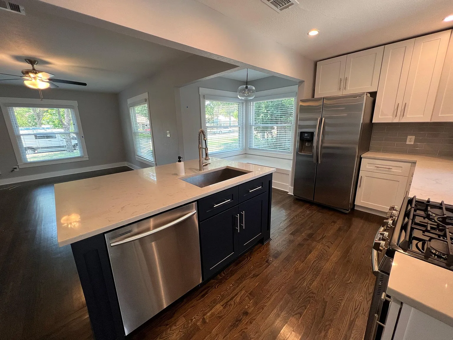 3 bed, 1350 sqft, $2,345 — Photo 4