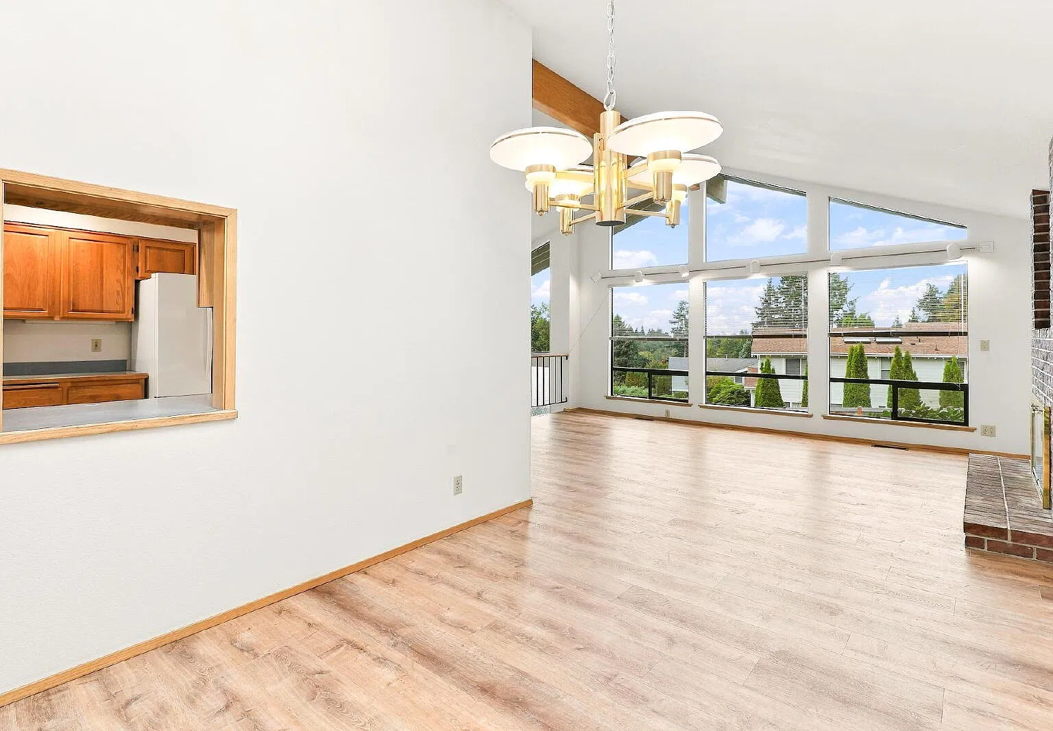 Spacious 4-Bedroom Bellevue Home With Ac, Large Yard & Finished Basement- Available Now For Rent — Photo 4