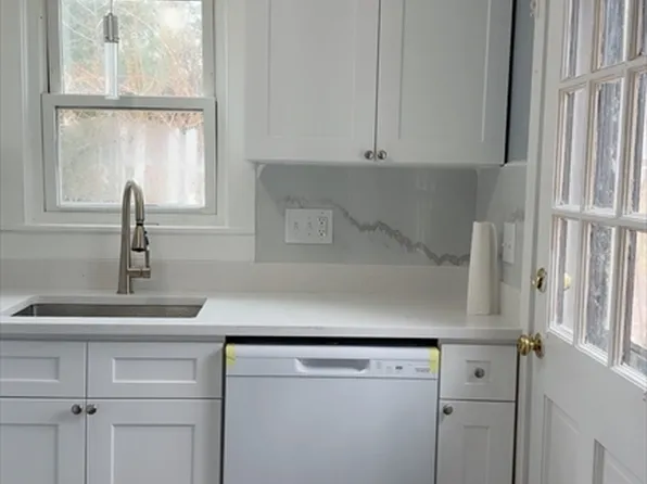 140 Commercial St, Braintree, MA 02184