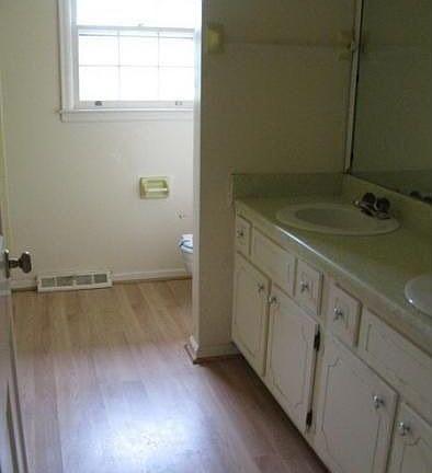 4th image of 5338 N Lake Dr