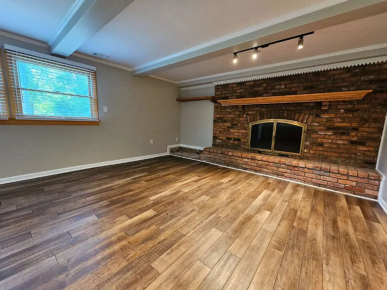 591 E Long Lake Rd — Photo 29