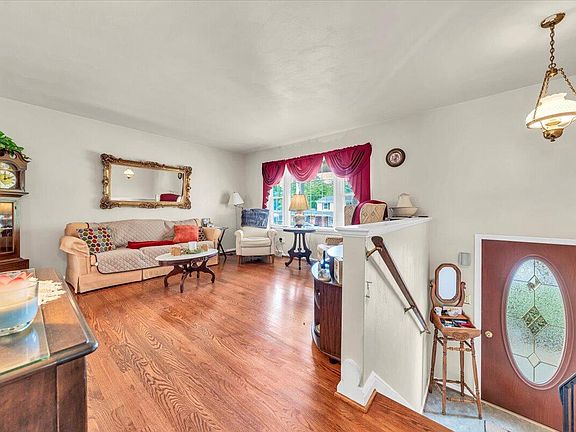 2nd image of 1031 Howell Dr