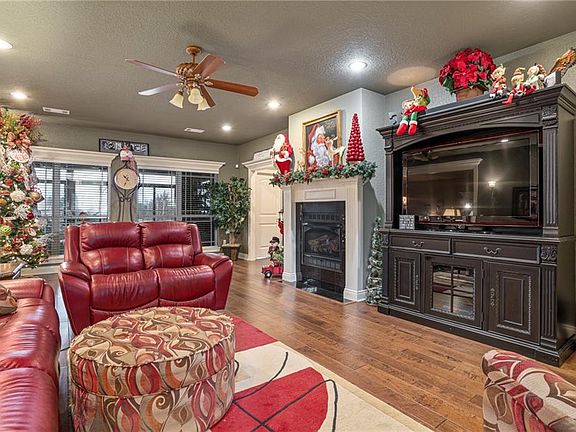 5th image of 710 Ledanna Dr
