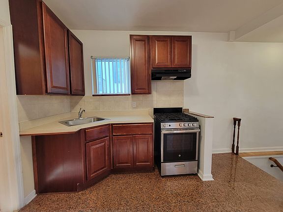 2nd image of 2557 43rd St #2