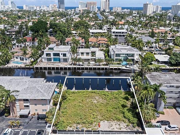 3rd image of 50 Isle Of Venice Dr