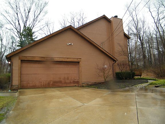 GARAGE/DRIVEWAY HOOSE