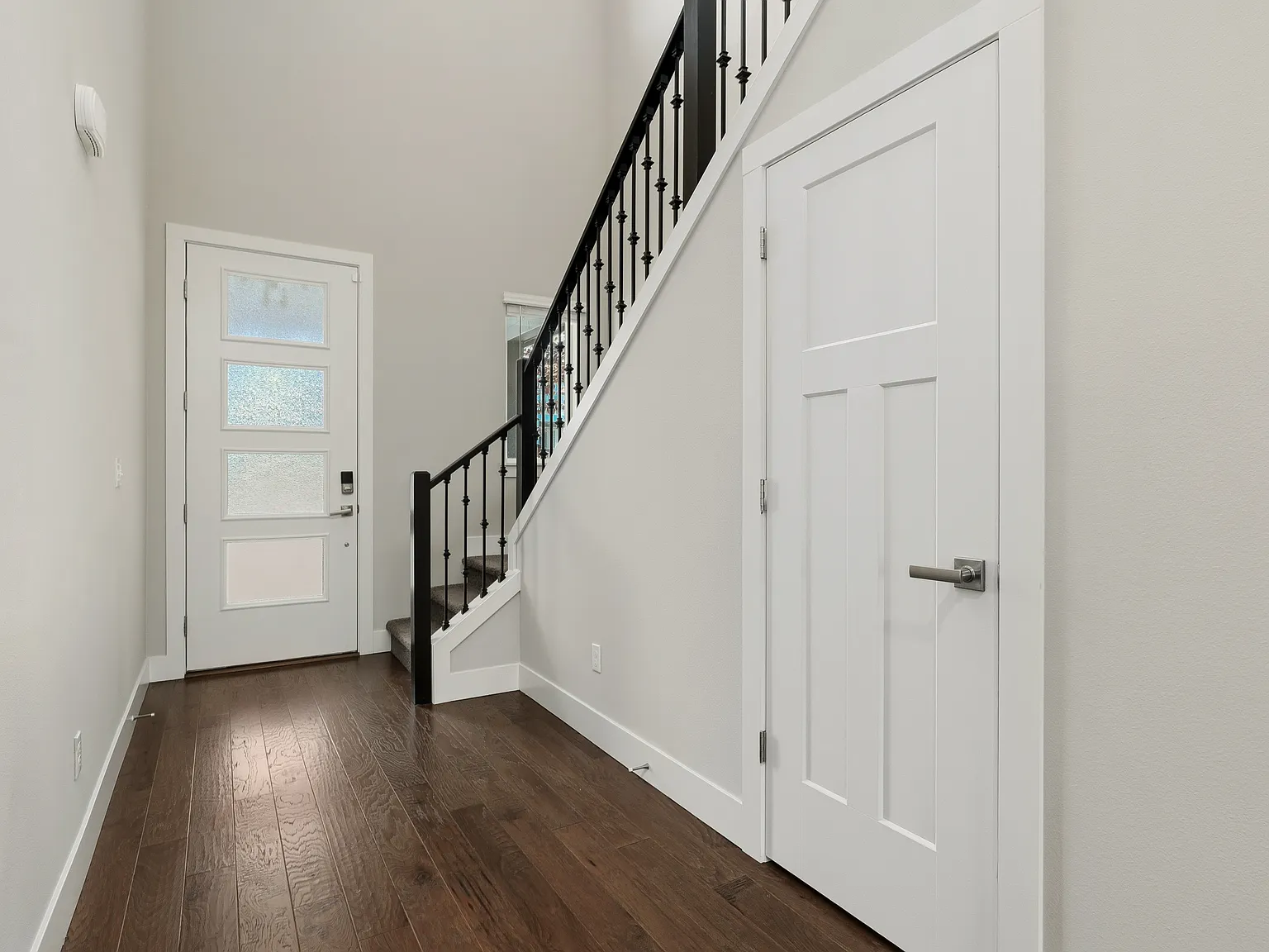 3 bed, 2.5 bath, 2084 sqft, $3,749 — Photo 2