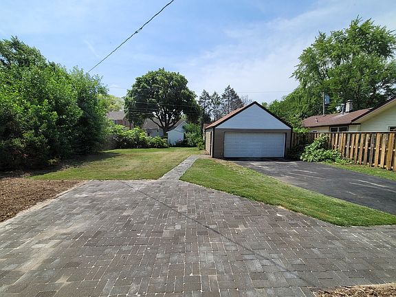 3rd image of 869 Greenview Ave