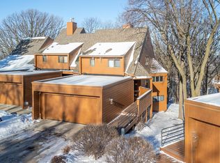 619 Woodhaven Dr NE, Rochester, MN 55906