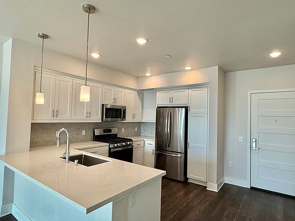 5th image of 3779-3793 Ray St #202