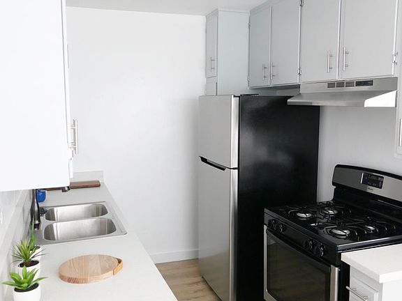3rd image of 2220 W 27th St APT 5
