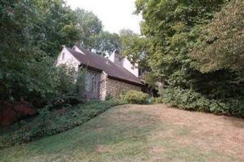 2nd image of 2 Fairwood Ct