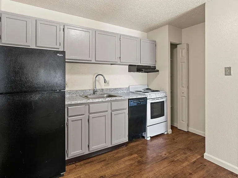 Westport Crossing Apartments — Photo 63