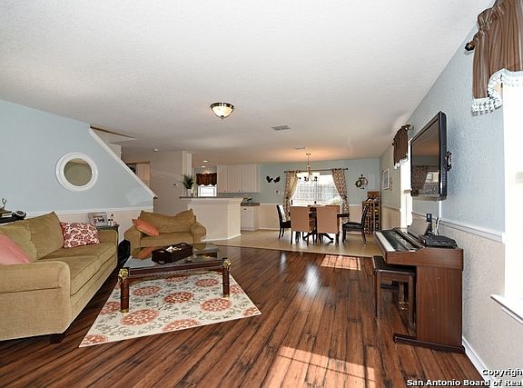 4th image of 5723 Columbia Dr