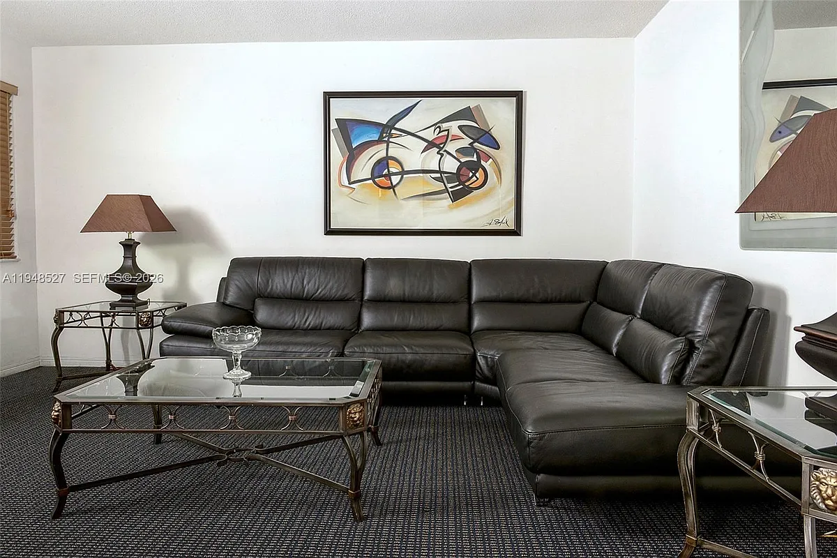 Building Photo - 1748 Rodman St #117