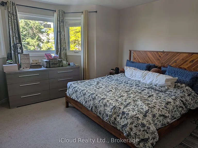5470 Palmerston Cres — Photo 11