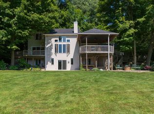 318 102nd Ave, Plainwell, MI 49080