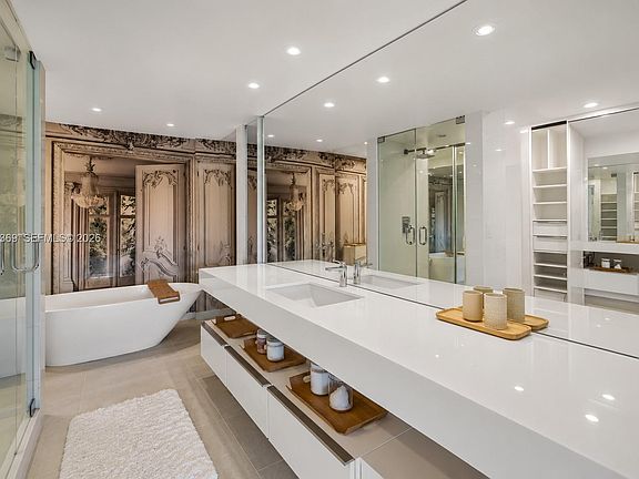 5th image of 155 Ocean Lane Dr APT 208