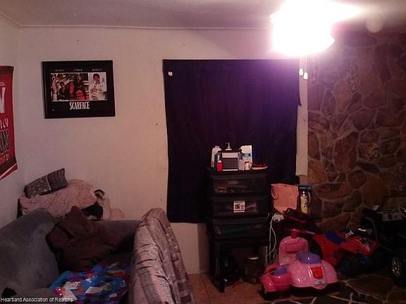 4th image of 215-217 Plumosa St
