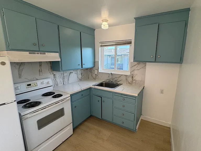 201 Alexander Ave — Photo 2