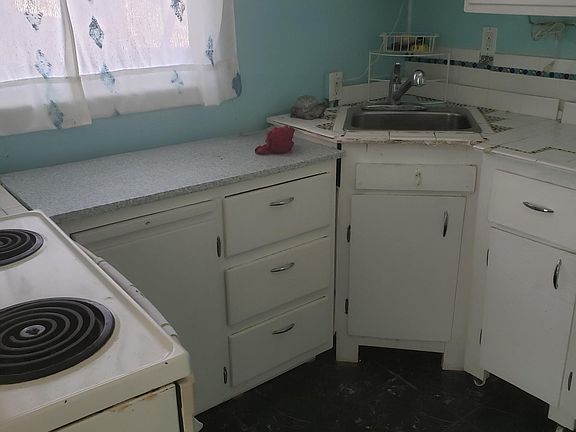 4th image of 1415 Tropic St