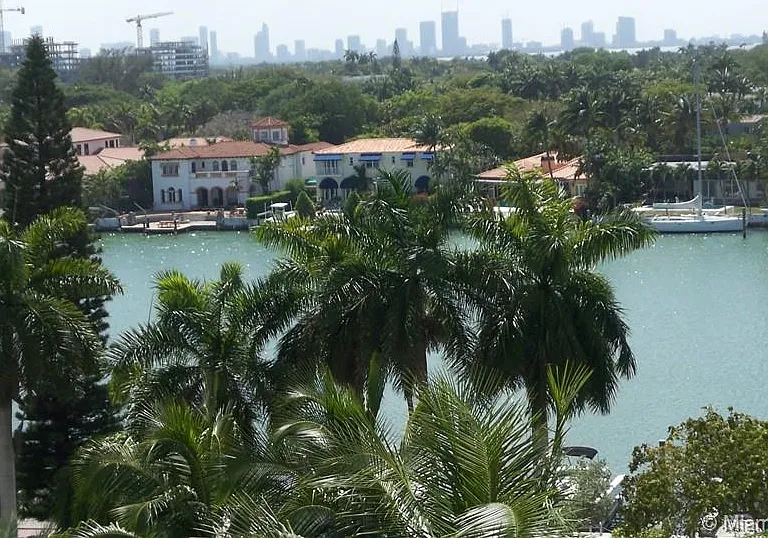 5161 Collins Ave #806 — Photo 1
