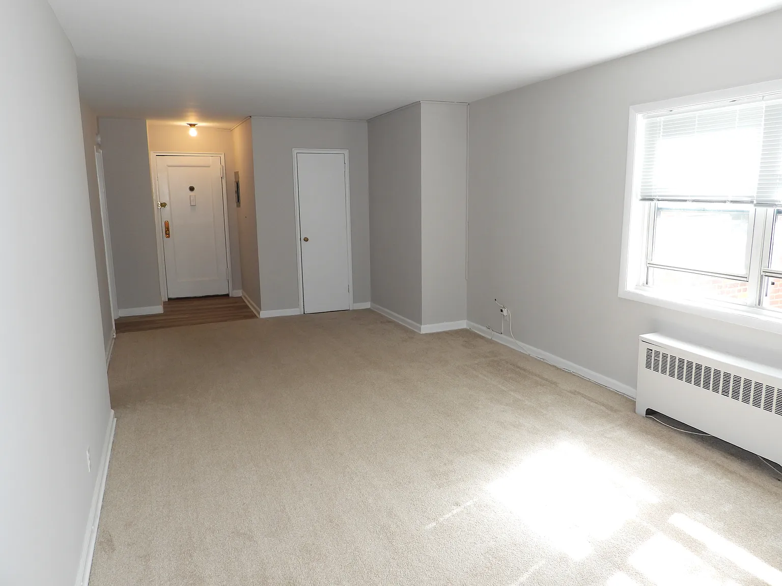 320 S Broadway — Photo 2