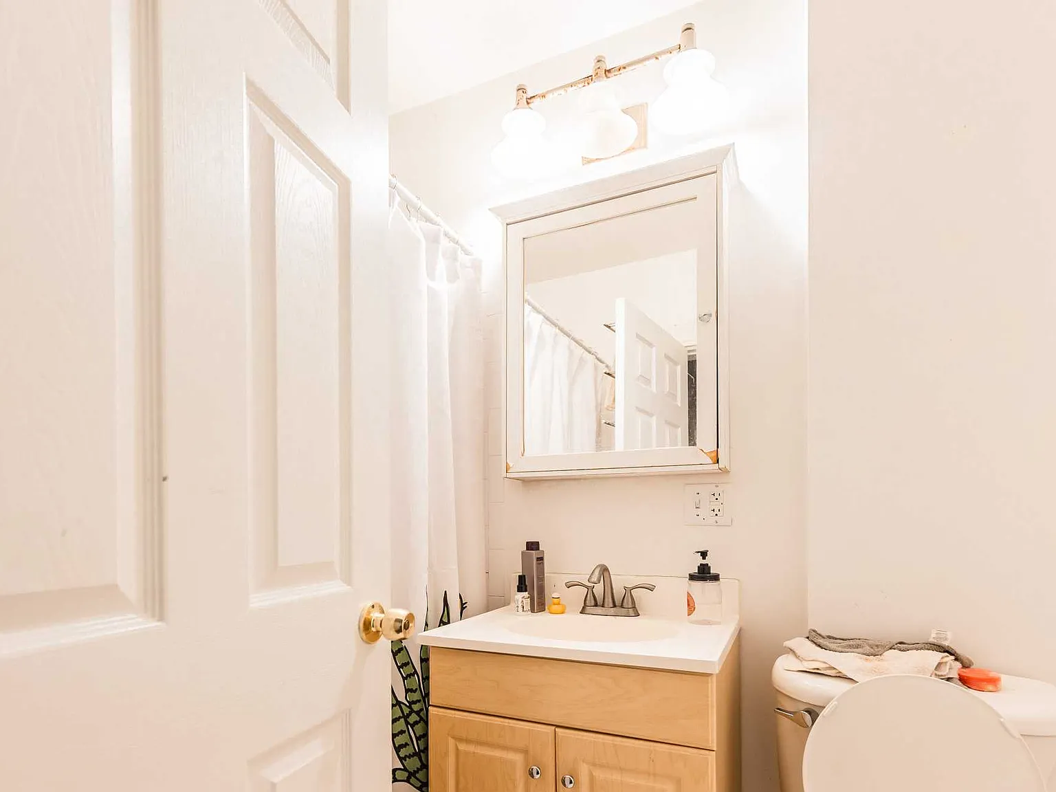 4 bed, $3,400 — Photo 4