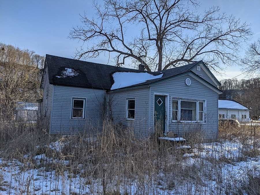 2585 Village Rd, Decorah, IA 52101 Zillow