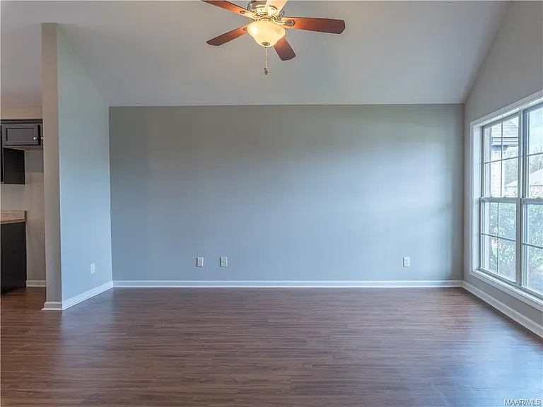 6320 Burbank Crossing Loop — Photo 12