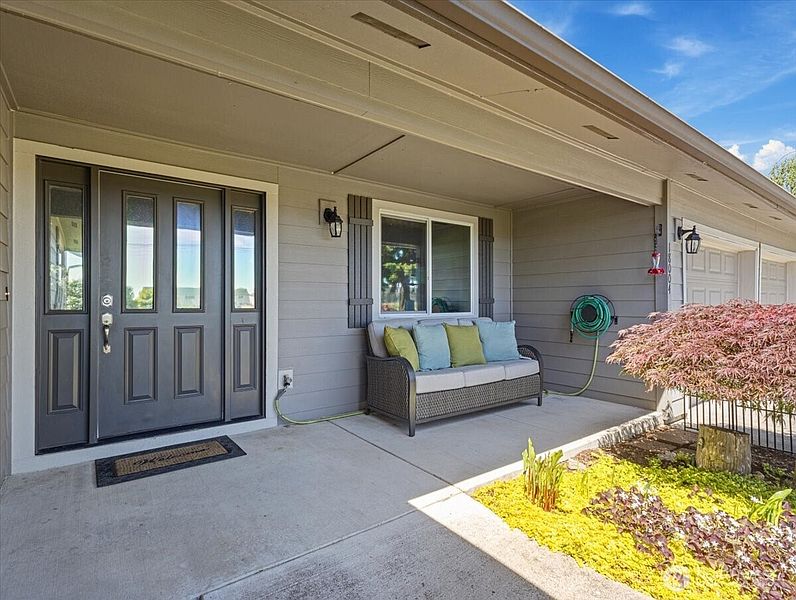3rd image of 18004 NE 18th Street