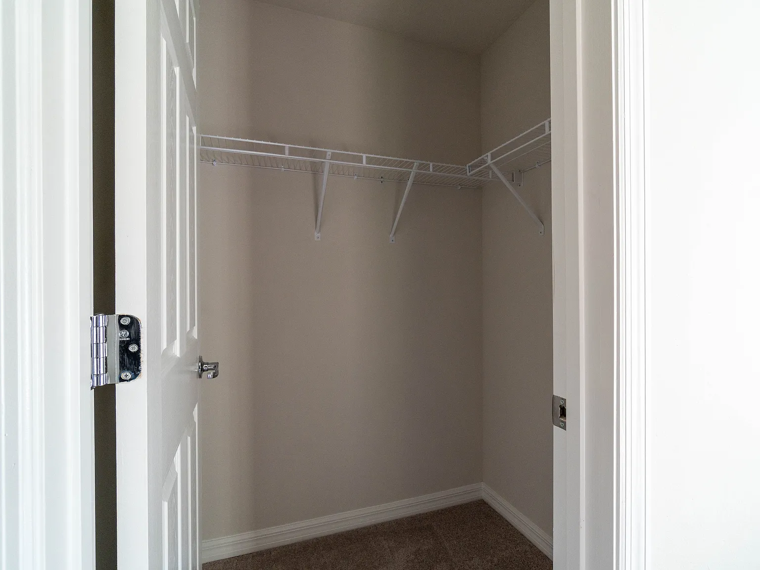 3 bed, 2.5 bath, 1818 sqft, $2,390 — Photo 2