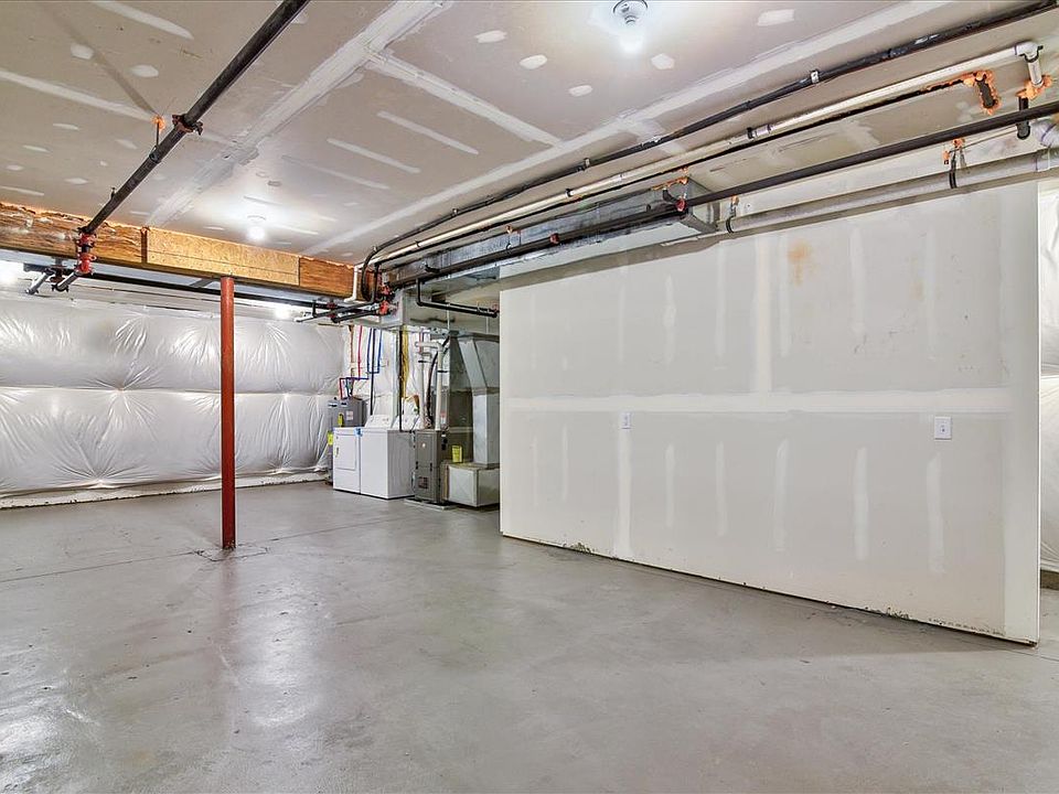 Flex-Space, Lower level/Basement