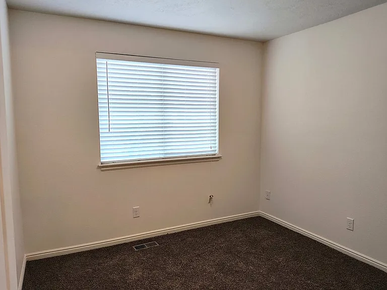 3470 S 200 E — Photo 25