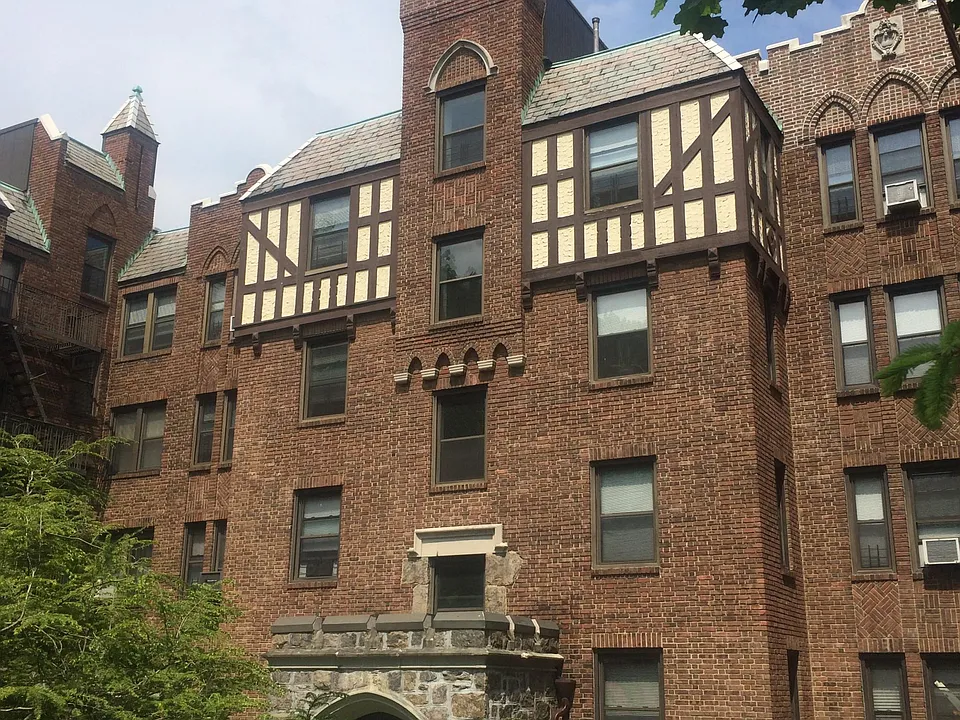 1421 Mamaroneck Ave